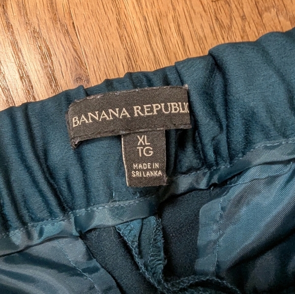 💙Banana Republic Teal Satin Trousers – Luxe Vibes with a Quirky Twist ✨👖 - Picture 3 of 8